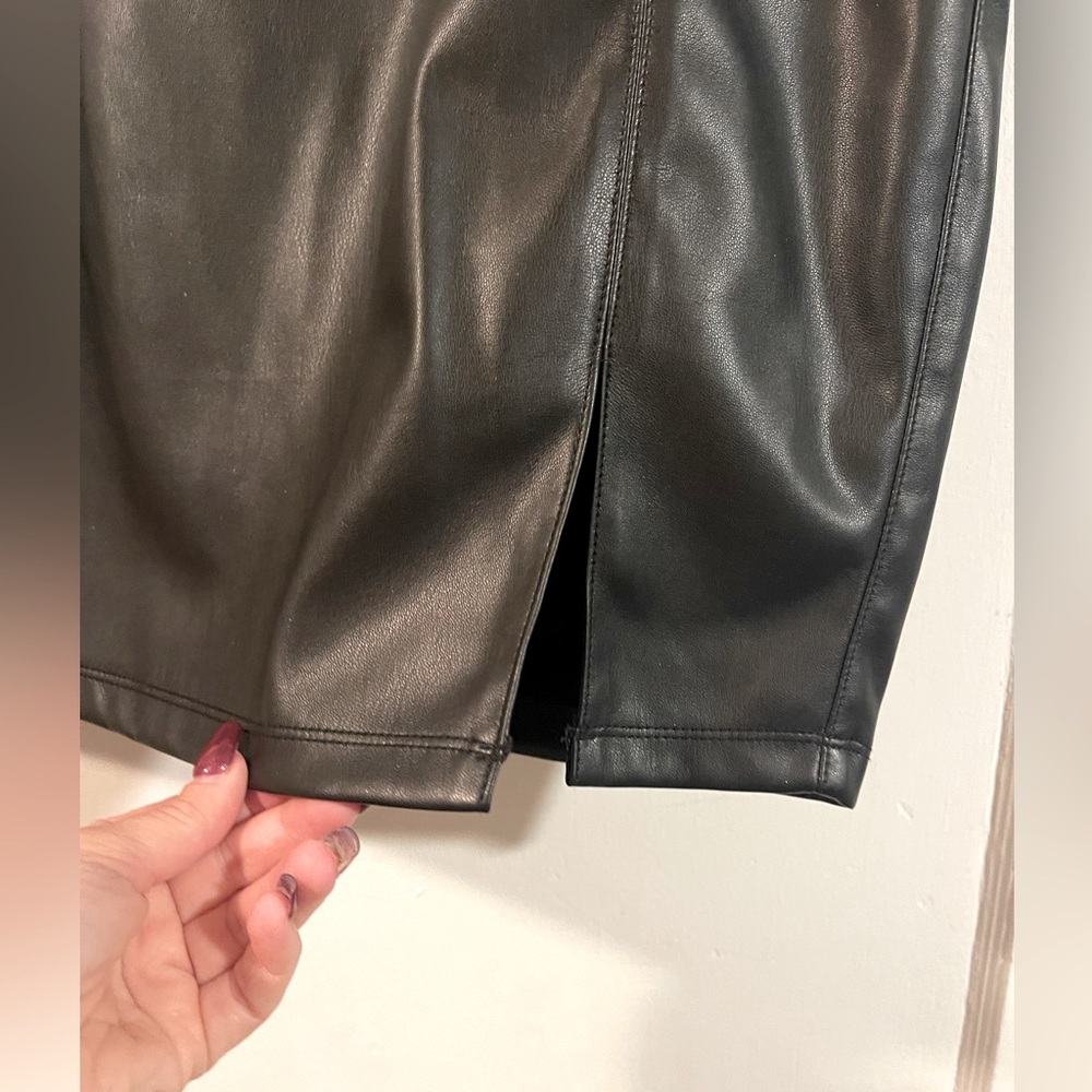 NWOT Liverpool Sukhy Leather Pencil Skirt w/ Slit, size 2P - Picture 5 of 7